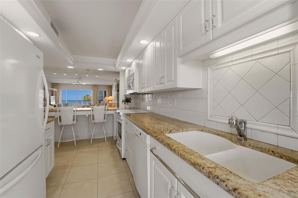 For Sale: $675,000 (2 beds, 2 baths, 1208 Square Feet)