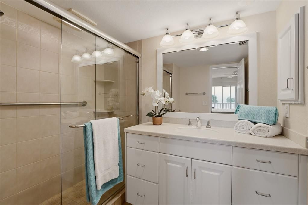For Sale: $675,000 (2 beds, 2 baths, 1208 Square Feet)