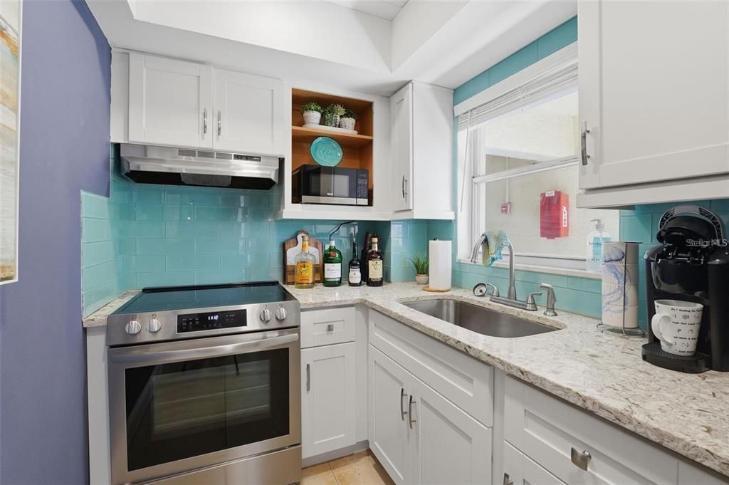 For Sale: $675,000 (2 beds, 2 baths, 1208 Square Feet)