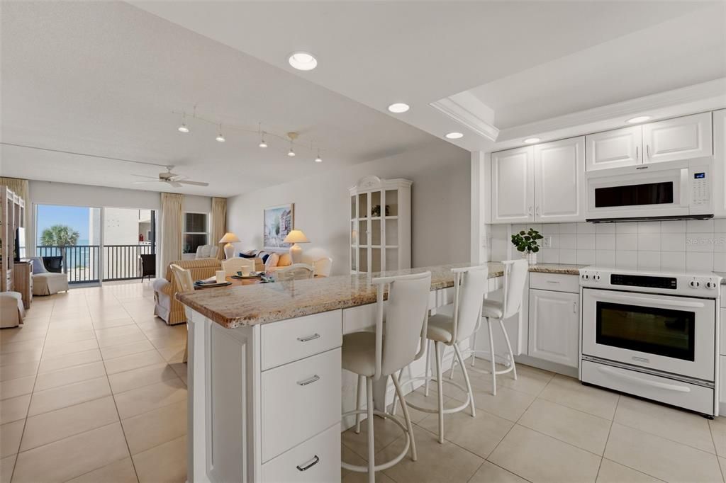 For Sale: $675,000 (2 beds, 2 baths, 1208 Square Feet)
