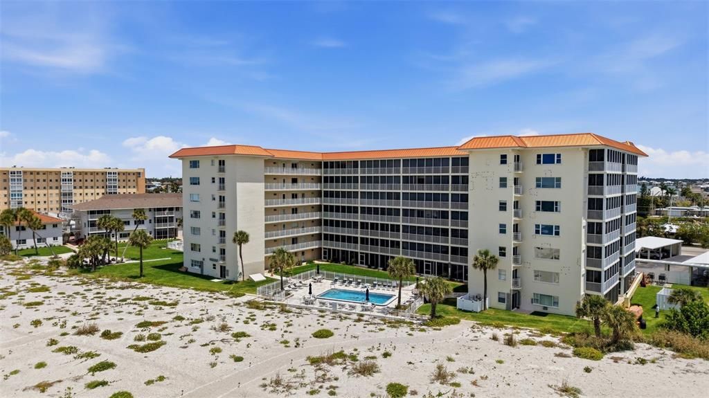 For Sale: $675,000 (2 beds, 2 baths, 1208 Square Feet)