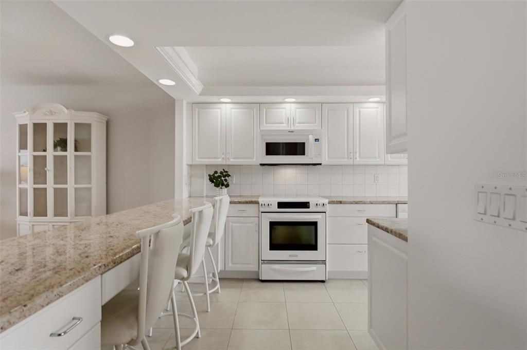 For Sale: $675,000 (2 beds, 2 baths, 1208 Square Feet)