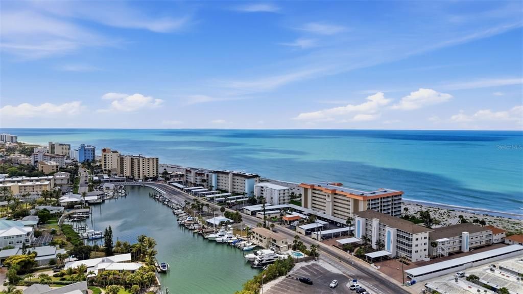 For Sale: $675,000 (2 beds, 2 baths, 1208 Square Feet)