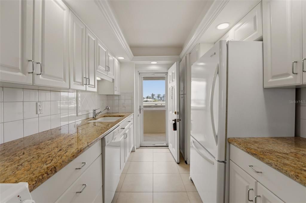 For Sale: $675,000 (2 beds, 2 baths, 1208 Square Feet)
