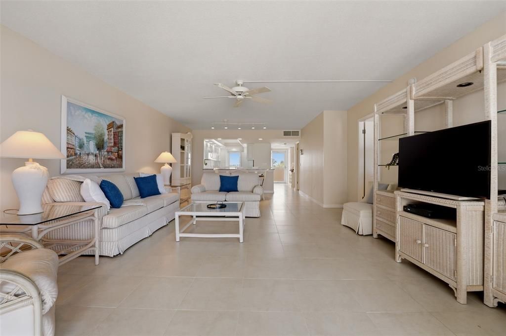 For Sale: $675,000 (2 beds, 2 baths, 1208 Square Feet)