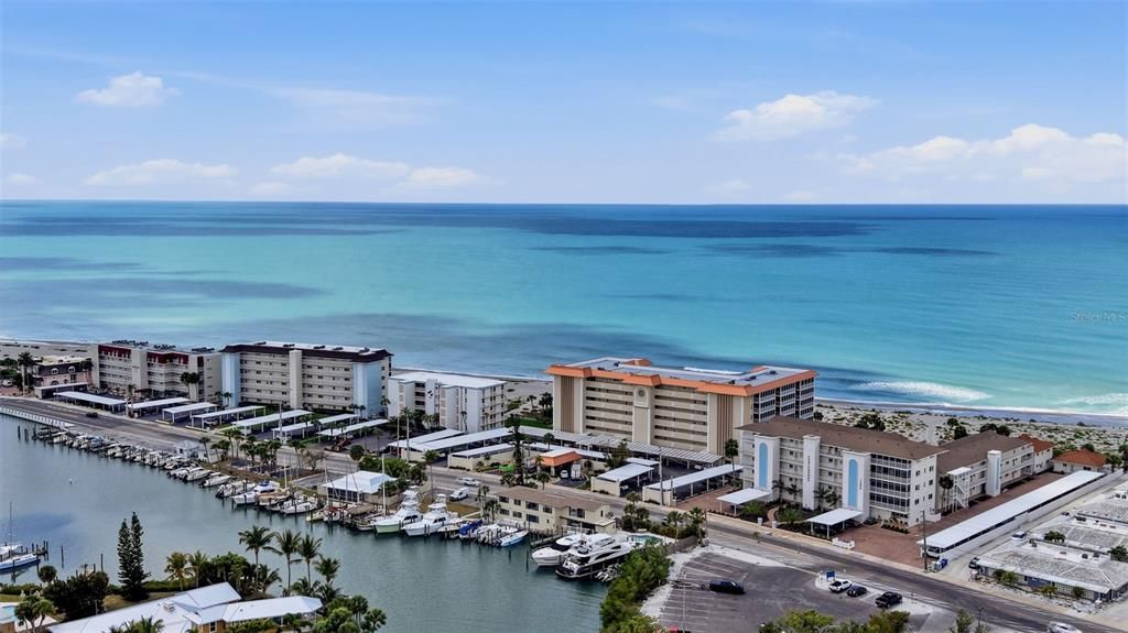 For Sale: $675,000 (2 beds, 2 baths, 1208 Square Feet)