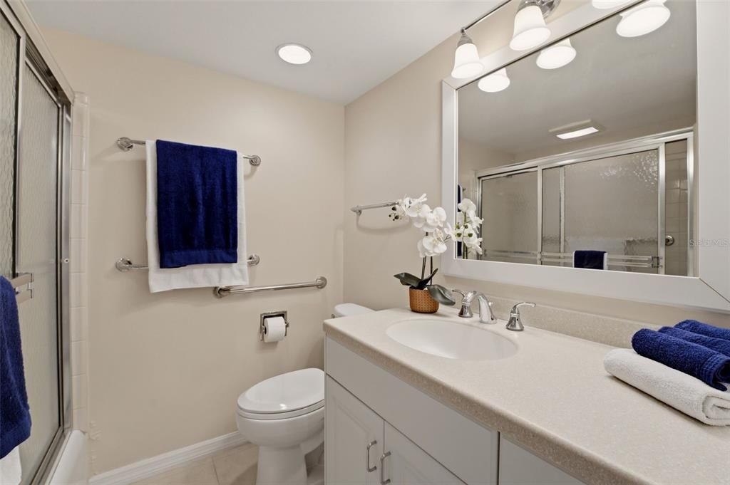 For Sale: $675,000 (2 beds, 2 baths, 1208 Square Feet)