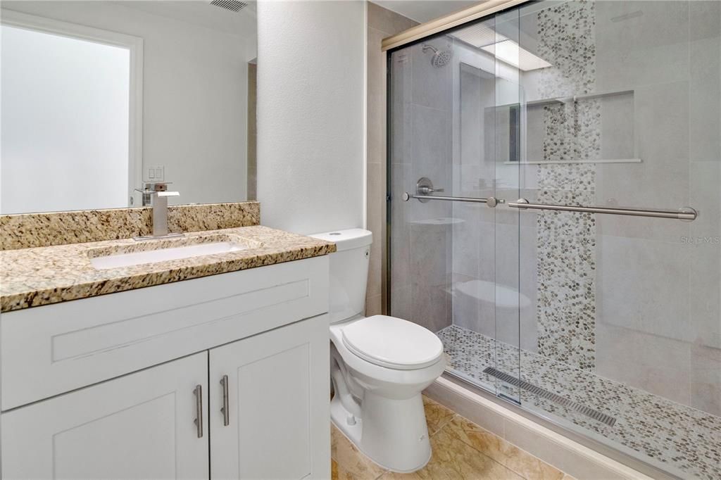 Activo con contrato: $2,350 (3 camas, 2 baños, 1406 Pies cuadrados)