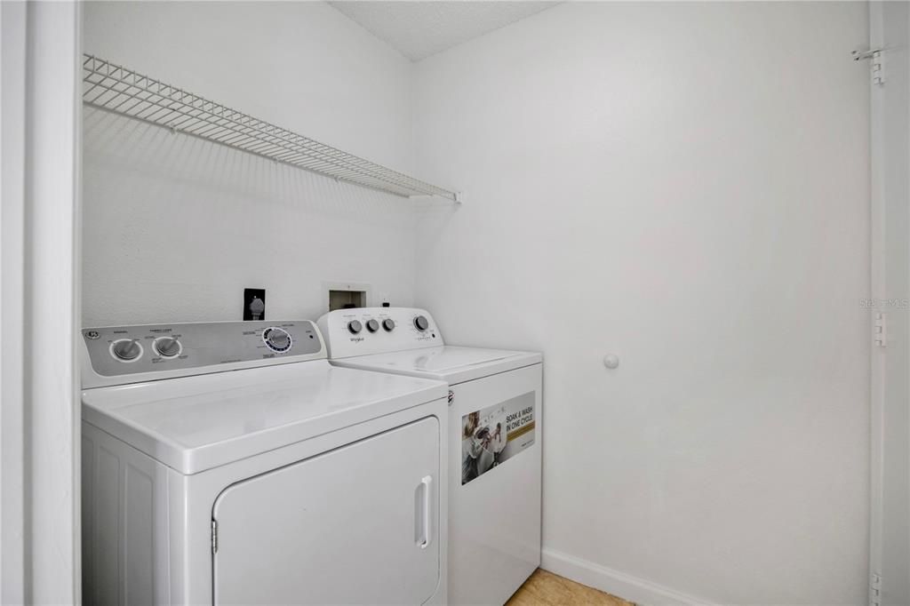 Activo con contrato: $2,350 (3 camas, 2 baños, 1406 Pies cuadrados)