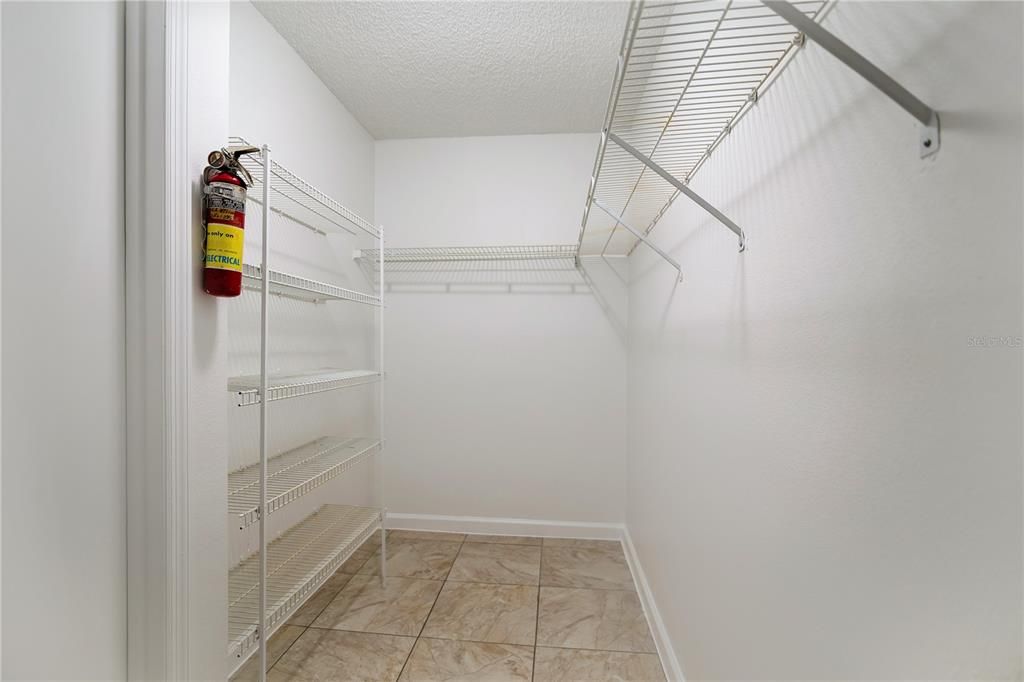 Activo con contrato: $2,350 (3 camas, 2 baños, 1406 Pies cuadrados)