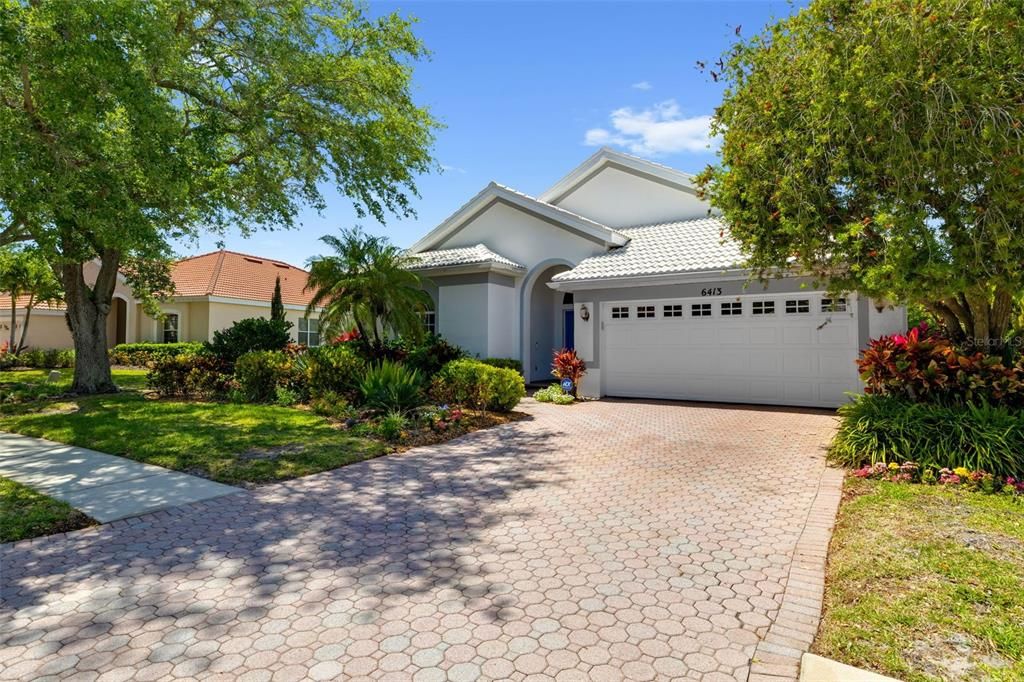 Active With Contract: $569,000 (3 beds, 2 baths, 2142 Square Feet)