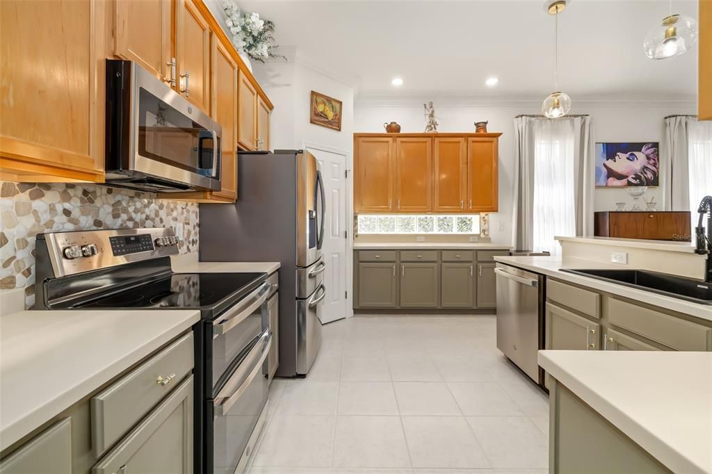Active With Contract: $569,000 (3 beds, 2 baths, 2142 Square Feet)