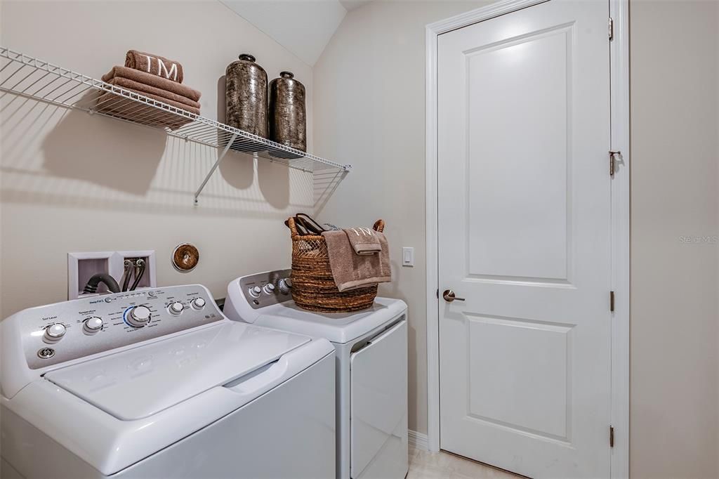 Active With Contract: $535,920 (5 beds, 4 baths, 3053 Square Feet)