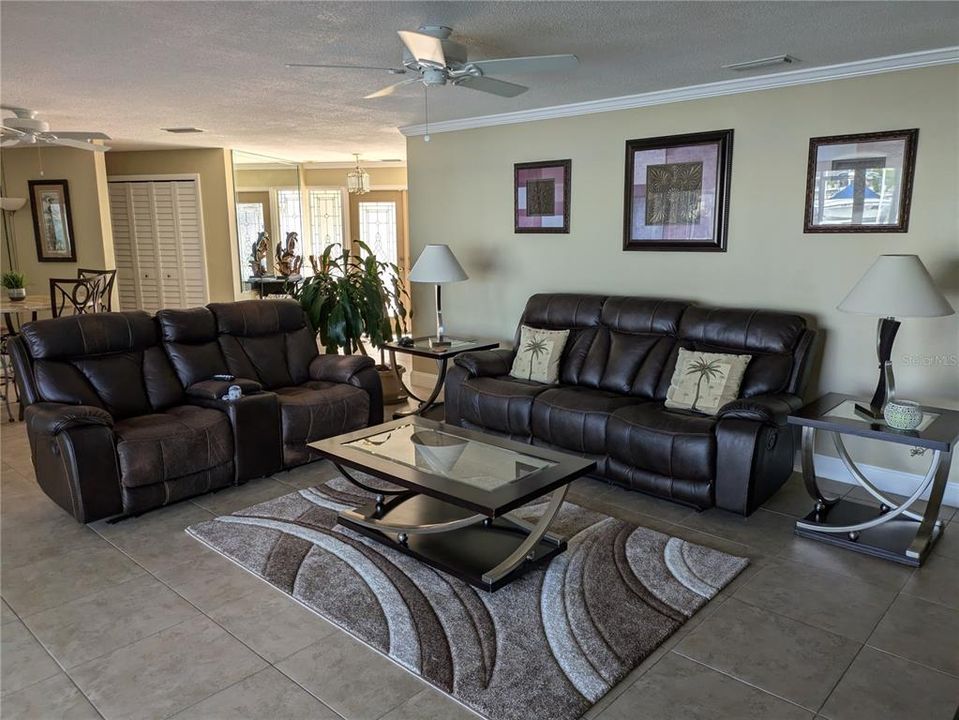 For Sale: $1,625,000 (4 beds, 3 baths, 2582 Square Feet)