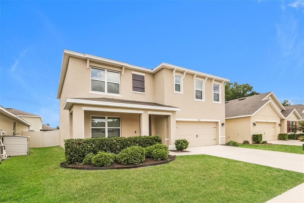 Activo con contrato: $429,900 (5 camas, 3 baños, 2674 Pies cuadrados)