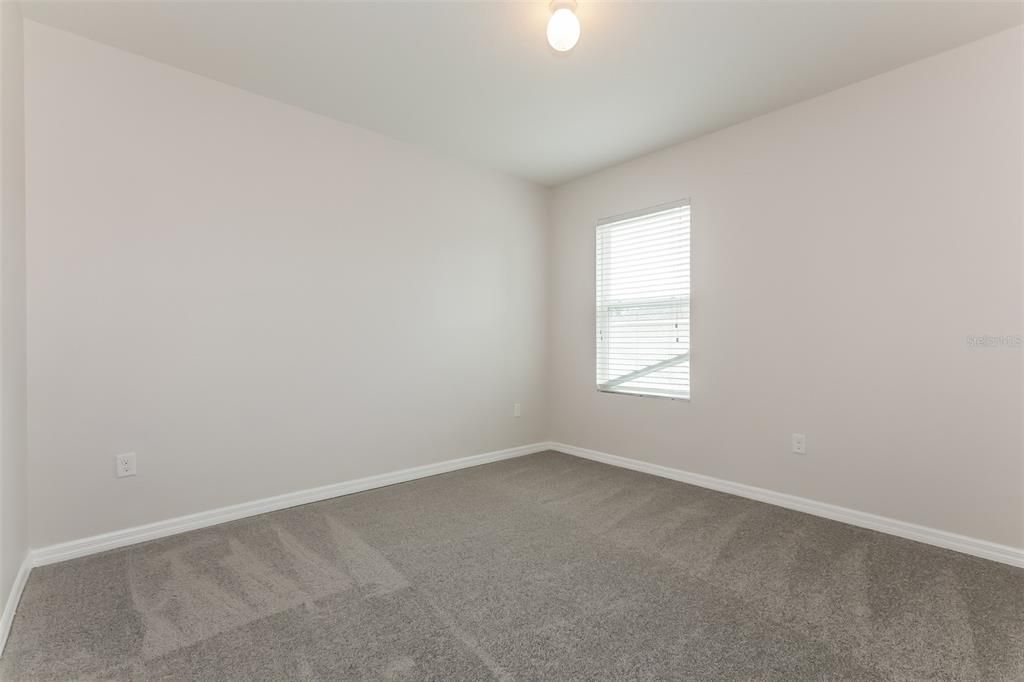 Activo con contrato: $429,900 (5 camas, 3 baños, 2674 Pies cuadrados)