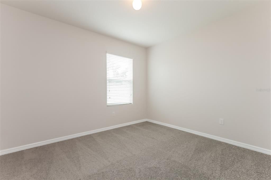 Activo con contrato: $429,900 (5 camas, 3 baños, 2674 Pies cuadrados)