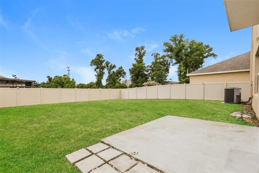 Activo con contrato: $429,900 (5 camas, 3 baños, 2674 Pies cuadrados)