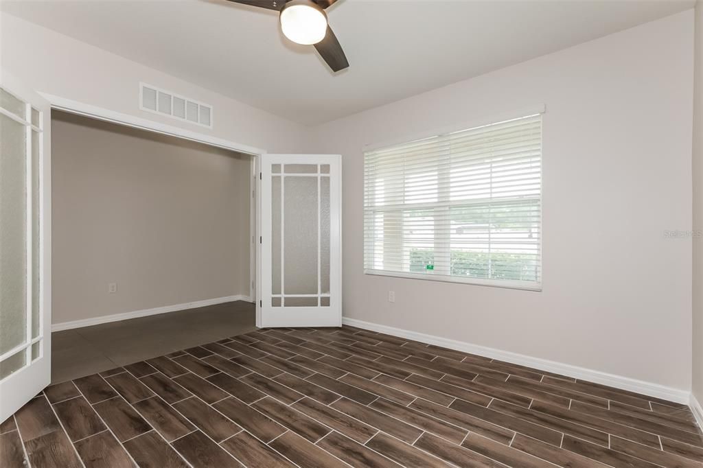 Activo con contrato: $429,900 (5 camas, 3 baños, 2674 Pies cuadrados)