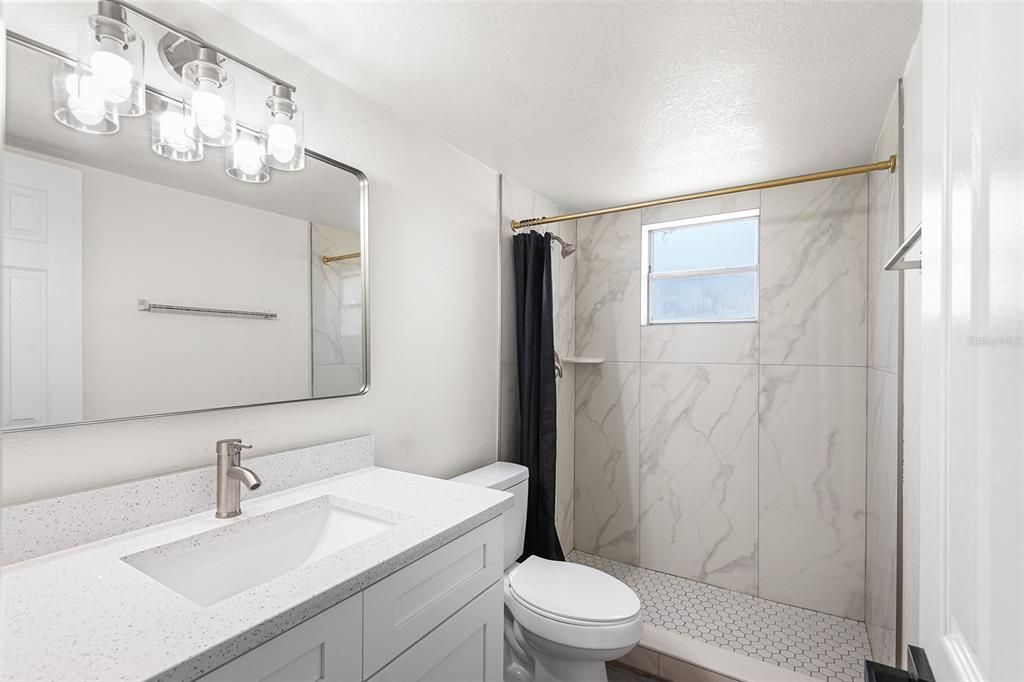 Active With Contract: $1,900 (2 beds, 1 baths, 944 Square Feet)