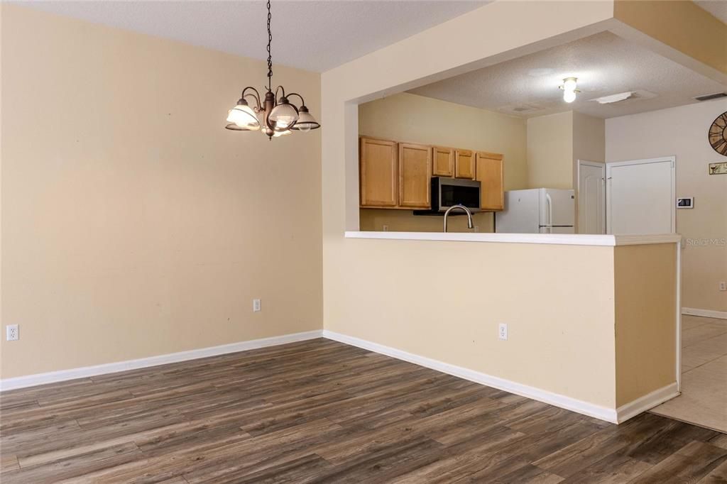 En Venta: $237,000 (3 camas, 2 baños, 1718 Pies cuadrados)