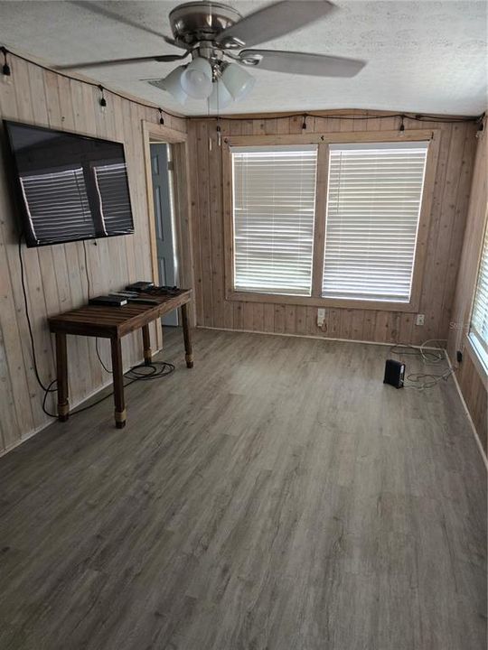 В аренду: $1,600 (2 спален, 1 ванн, 720 Квадратных фут)