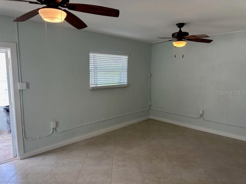 Active With Contract: $1,500 (0 beds, 1 baths, 500 Square Feet)