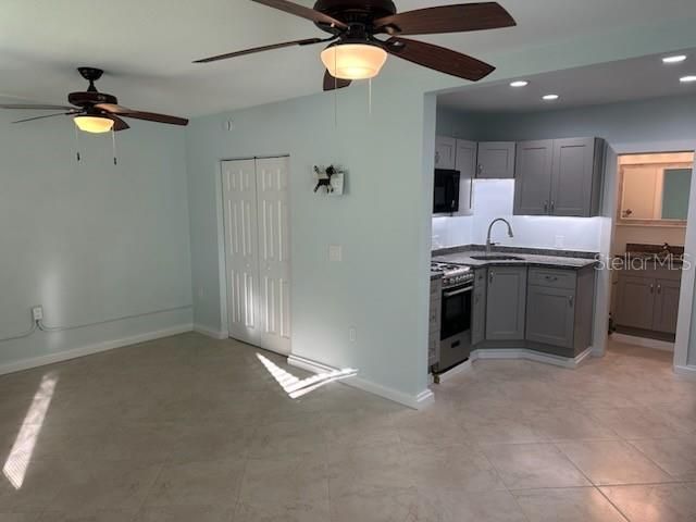 Active With Contract: $1,500 (0 beds, 1 baths, 500 Square Feet)