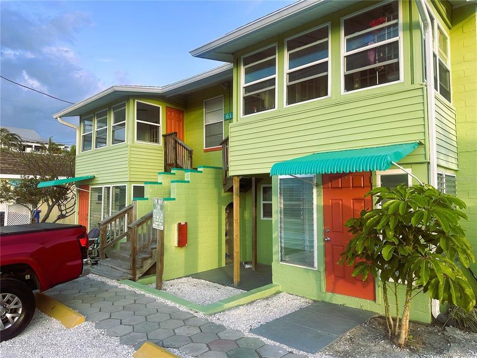 Active With Contract: $1,500 (0 beds, 1 baths, 500 Square Feet)