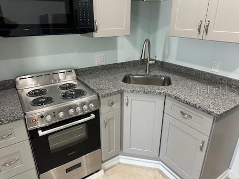 Active With Contract: $1,500 (0 beds, 1 baths, 500 Square Feet)