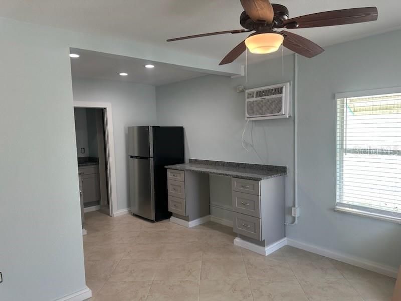 Active With Contract: $1,500 (0 beds, 1 baths, 500 Square Feet)