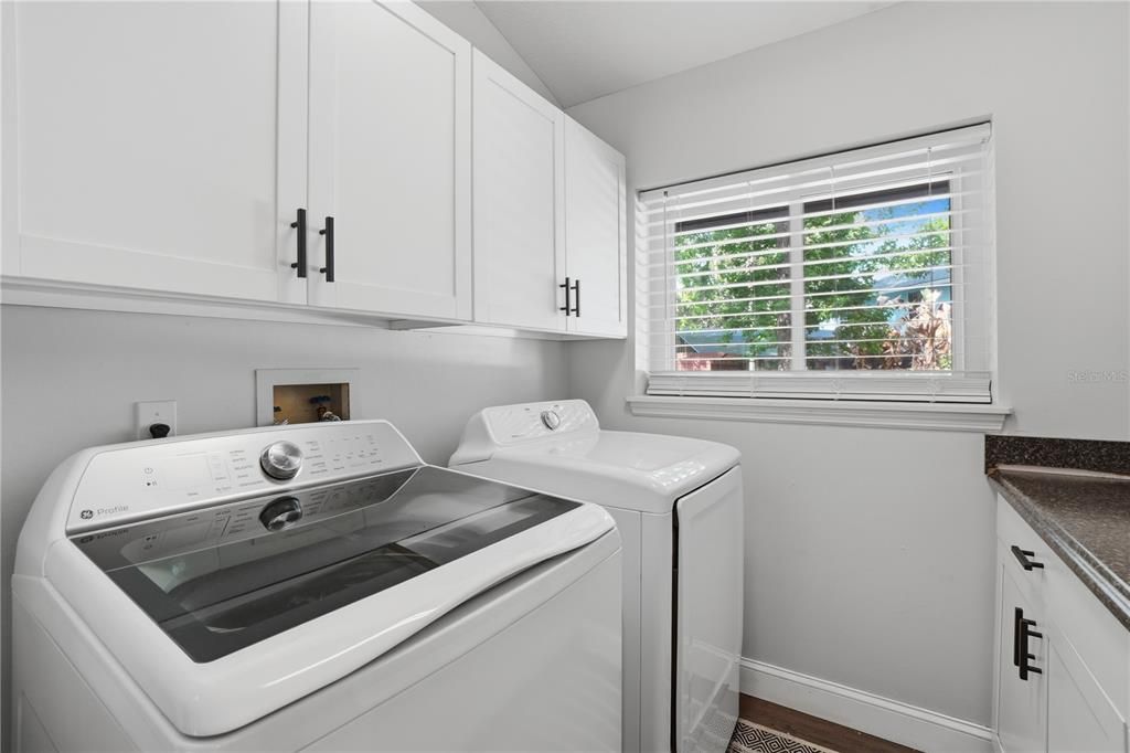 Activo con contrato: $849,900 (5 camas, 4 baños, 2832 Pies cuadrados)