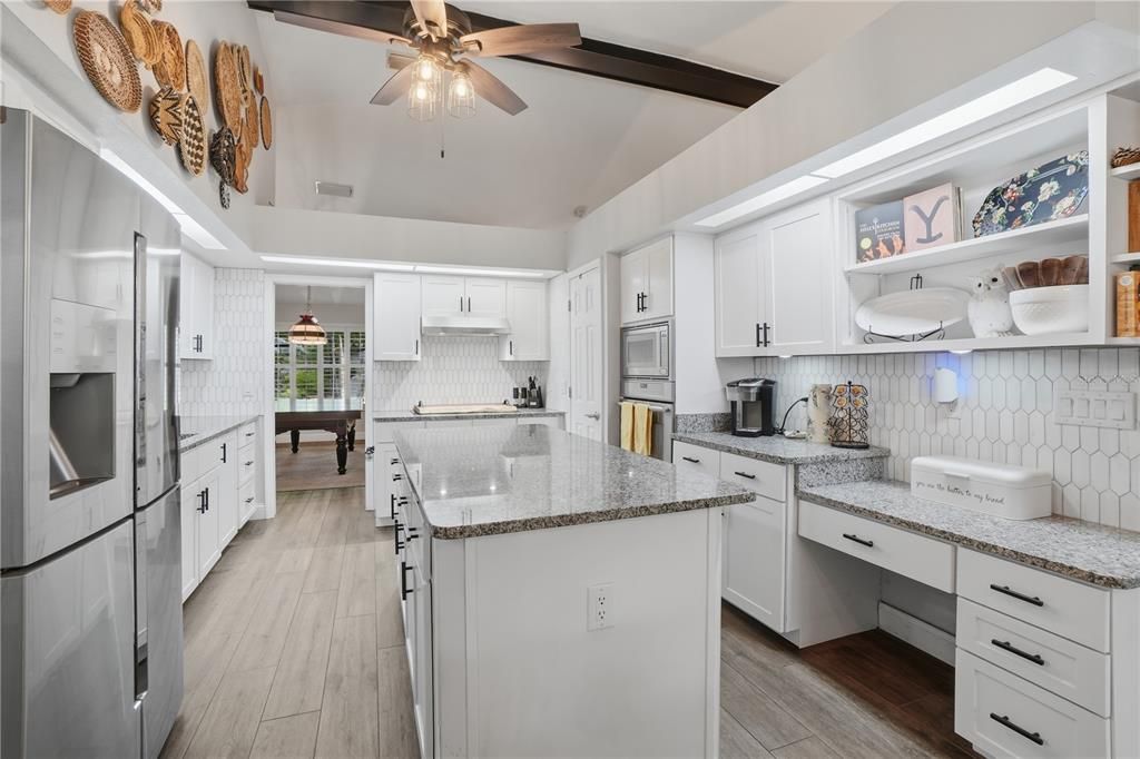 Activo con contrato: $849,900 (5 camas, 4 baños, 2832 Pies cuadrados)