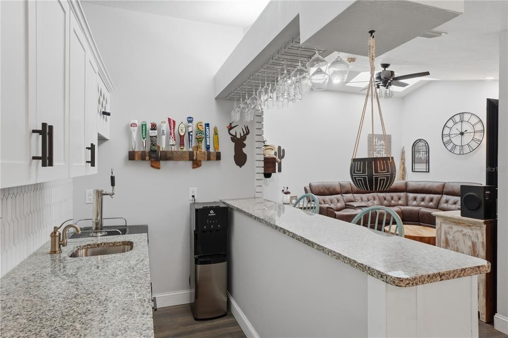 Activo con contrato: $849,900 (5 camas, 4 baños, 2832 Pies cuadrados)
