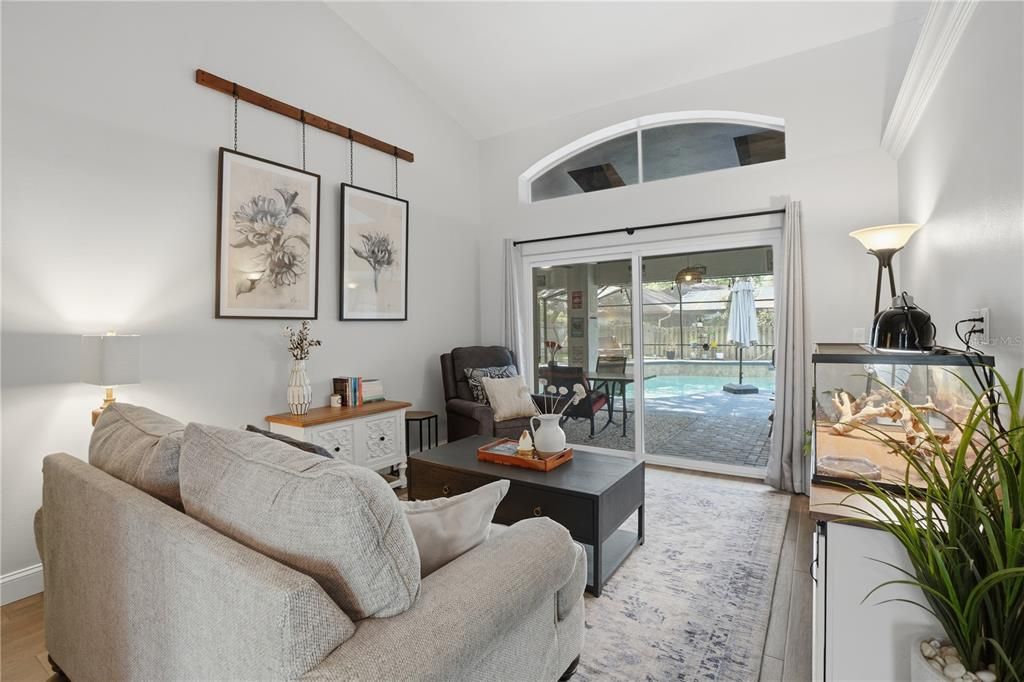 Activo con contrato: $849,900 (5 camas, 4 baños, 2832 Pies cuadrados)