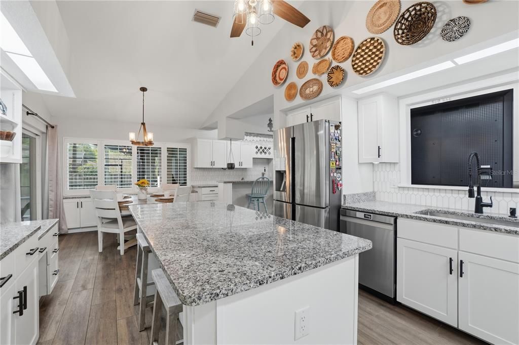 Activo con contrato: $849,900 (5 camas, 4 baños, 2832 Pies cuadrados)