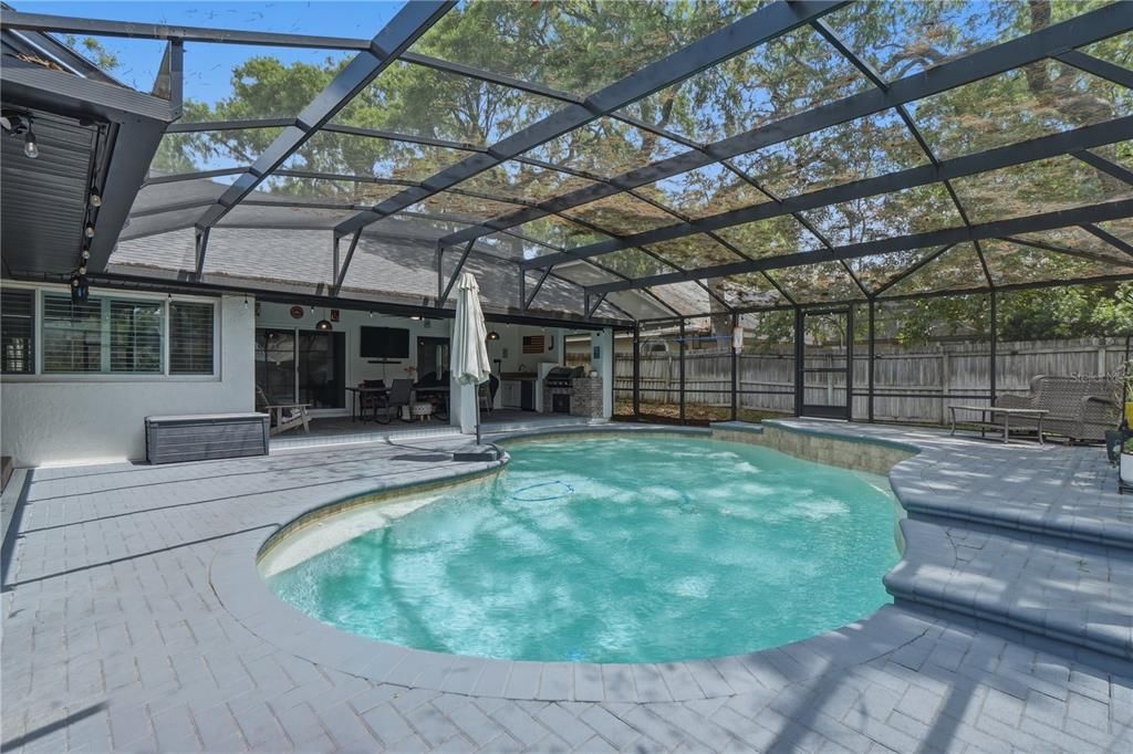 Activo con contrato: $849,900 (5 camas, 4 baños, 2832 Pies cuadrados)