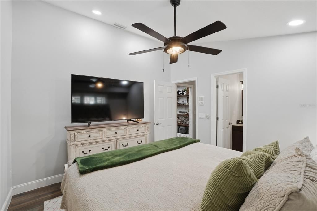 Activo con contrato: $849,900 (5 camas, 4 baños, 2832 Pies cuadrados)