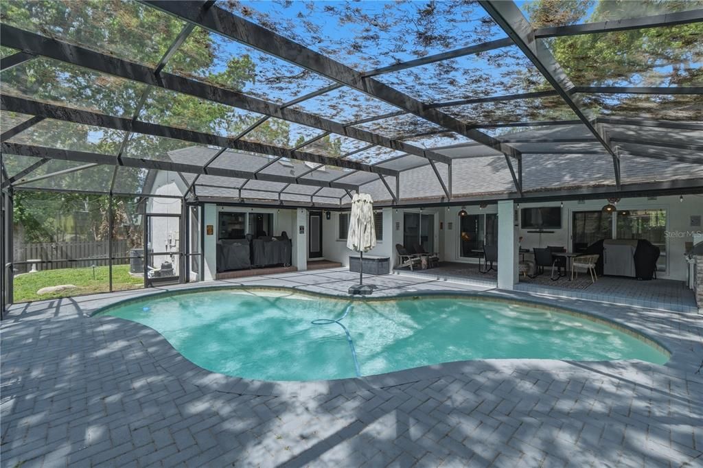 Activo con contrato: $849,900 (5 camas, 4 baños, 2832 Pies cuadrados)