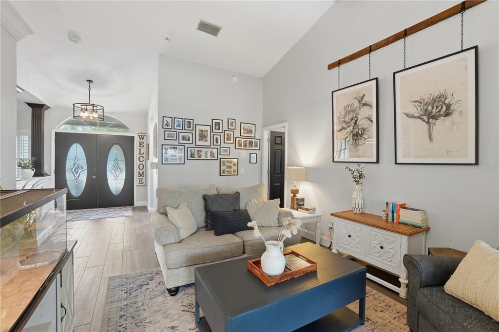 Activo con contrato: $849,900 (5 camas, 4 baños, 2832 Pies cuadrados)