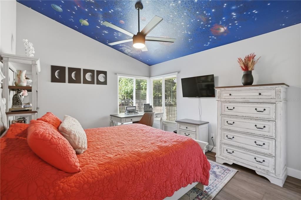 Activo con contrato: $849,900 (5 camas, 4 baños, 2832 Pies cuadrados)