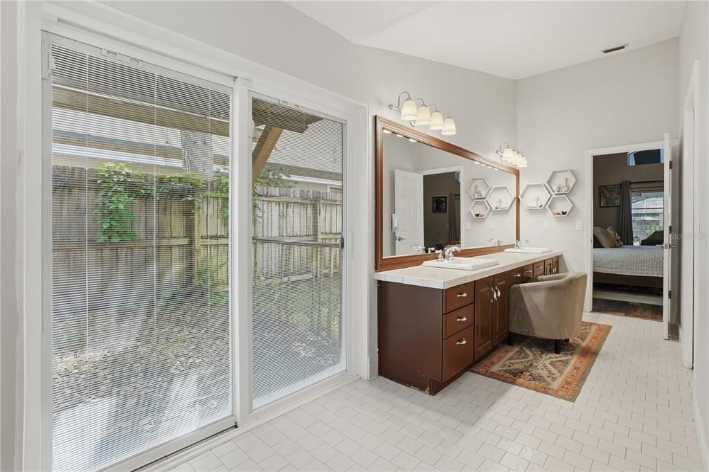 Activo con contrato: $849,900 (5 camas, 4 baños, 2832 Pies cuadrados)