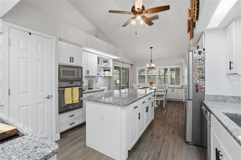 Activo con contrato: $849,900 (5 camas, 4 baños, 2832 Pies cuadrados)