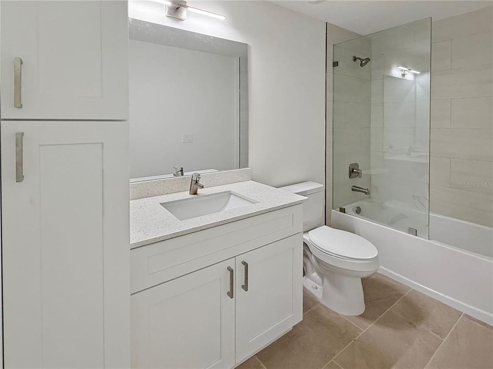 Activo con contrato: $308,500 (3 camas, 2 baños, 1399 Pies cuadrados)