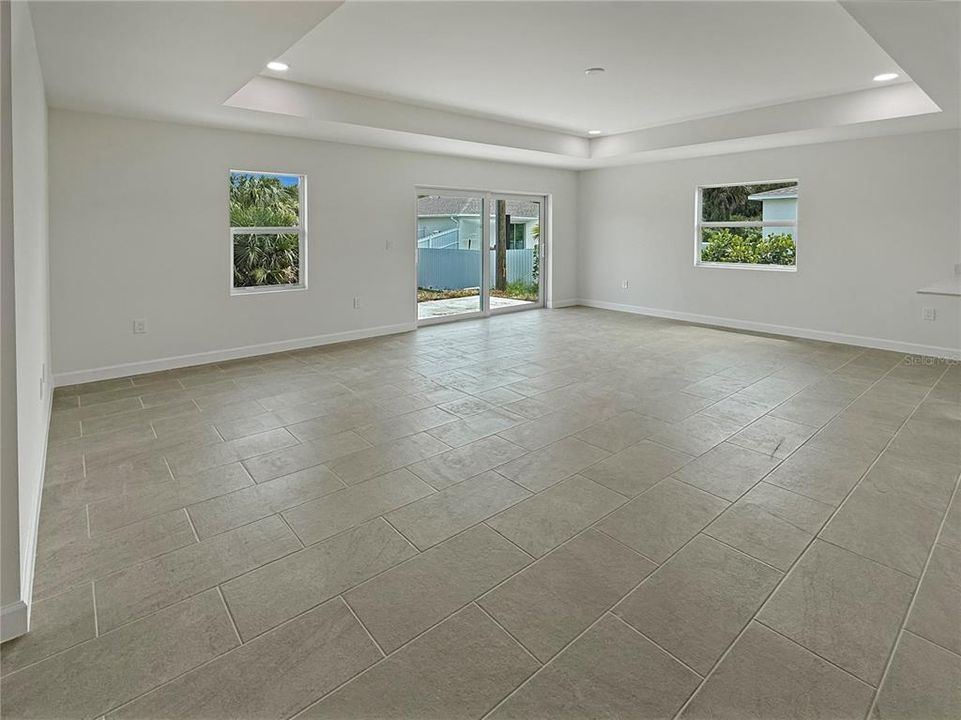 Activo con contrato: $308,500 (3 camas, 2 baños, 1399 Pies cuadrados)