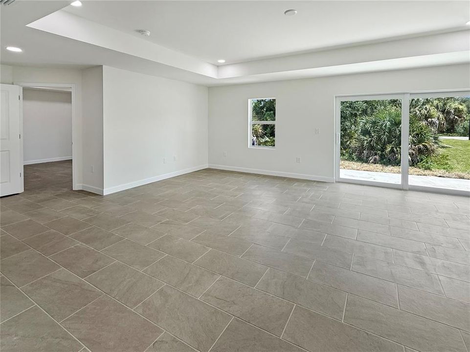 Activo con contrato: $308,500 (3 camas, 2 baños, 1399 Pies cuadrados)