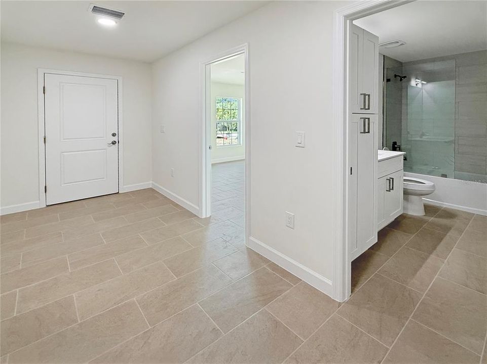 Activo con contrato: $308,500 (3 camas, 2 baños, 1399 Pies cuadrados)
