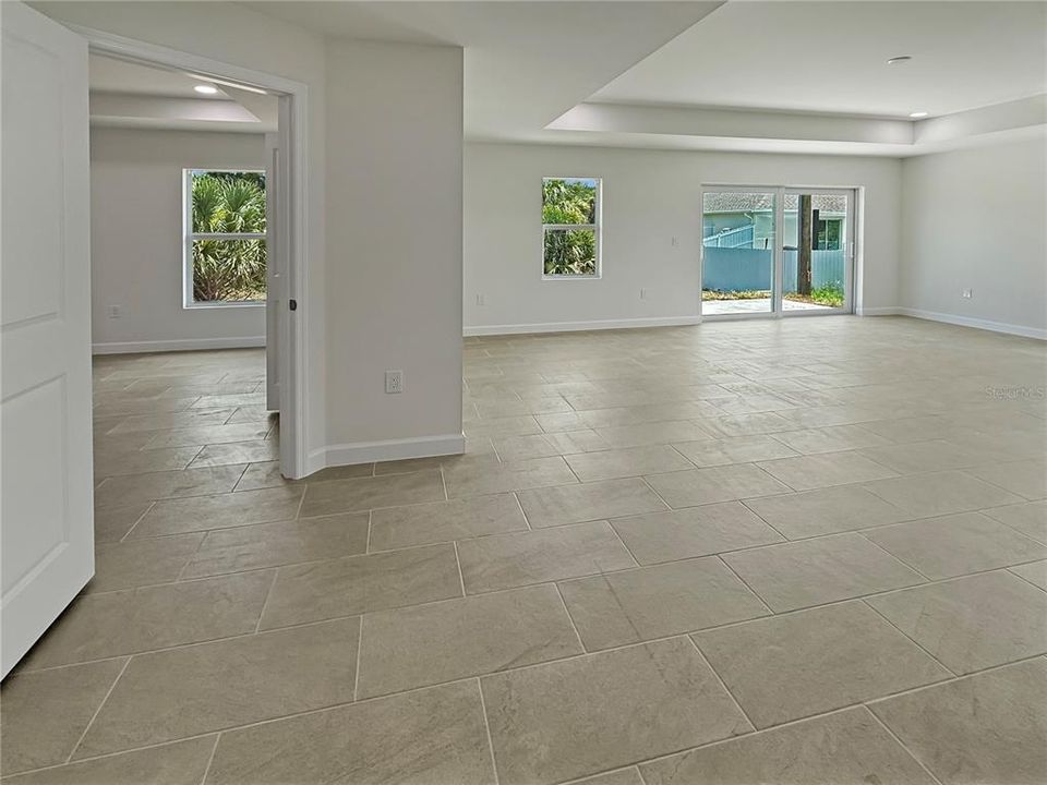 Activo con contrato: $308,500 (3 camas, 2 baños, 1399 Pies cuadrados)