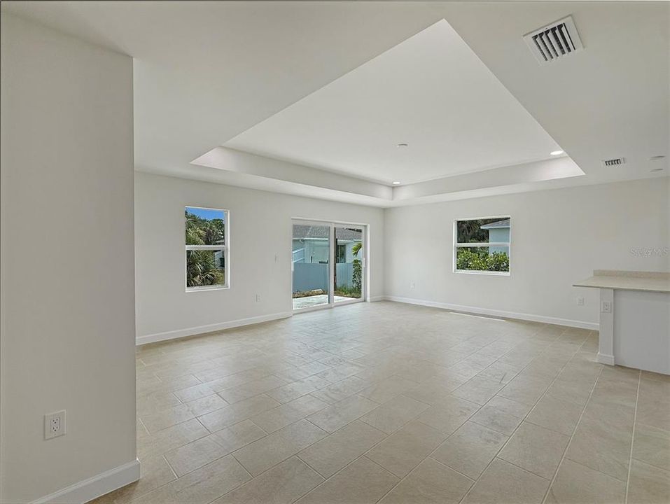 Activo con contrato: $308,500 (3 camas, 2 baños, 1399 Pies cuadrados)