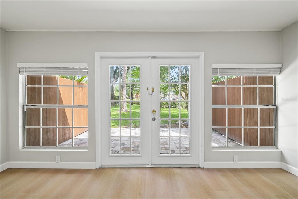 Active With Contract: $285,000 (2 beds, 2 baths, 1222 Square Feet)